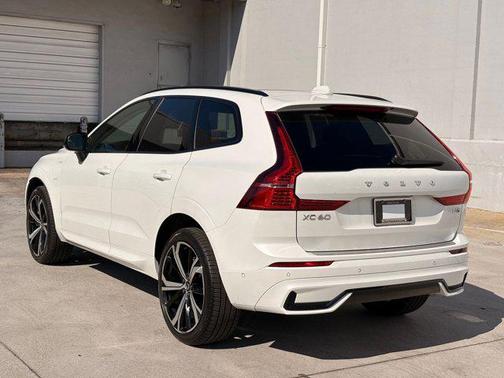 2025 Volvo XC60 Plug-In Hybrid T8 Ultra