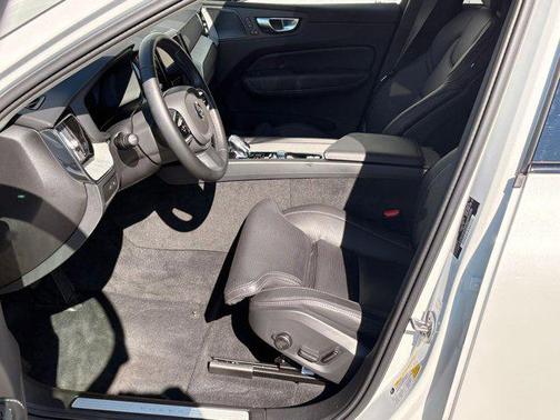 2025 Volvo XC60 Plug-In Hybrid T8 Ultra