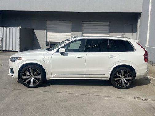 2024 Volvo XC90 Recharge Plug-In Hybrid T8 Ultimate Bright Theme 7-Seater