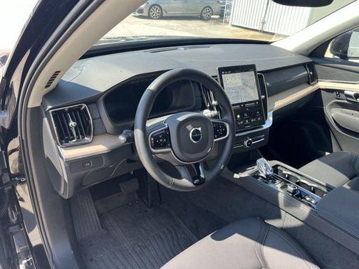 2025 Volvo XC90 B6 Core