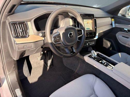 2026 Volvo XC90 B6 Plus 6-Seater