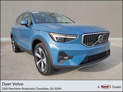 2025 Volvo XC40 B5 Plus Bright Theme