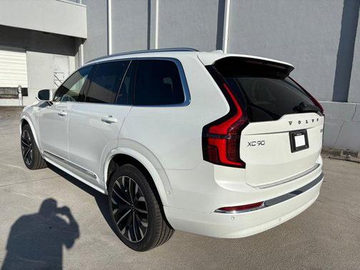 2026 Volvo XC90 B6 Plus 7-Seater