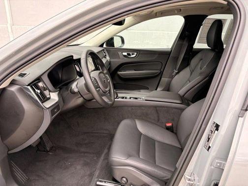 2025 Volvo XC60 B5 Core