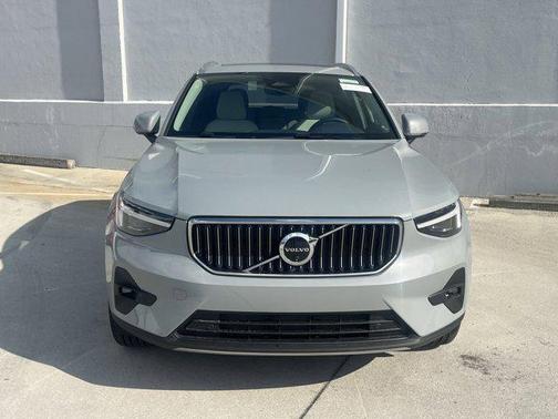 2025 Volvo XC40 B5 Plus Bright Theme