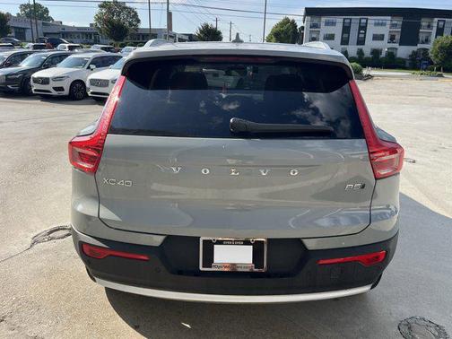 2025 Volvo XC40 B5 Plus Bright Theme