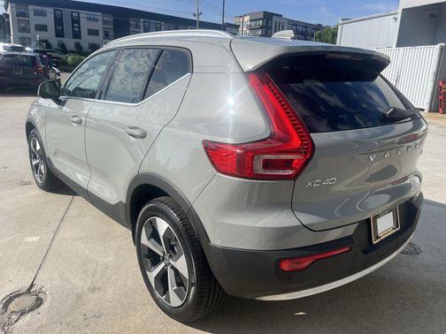2025 Volvo XC40 B5 Plus Bright Theme