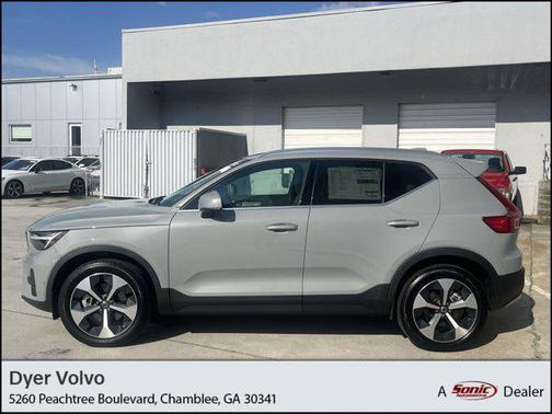 2025 Volvo XC40 B5 Plus Bright Theme