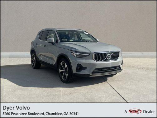 2025 Volvo XC40 B5 Plus Bright Theme
