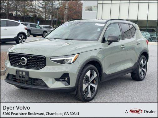 2024 Volvo XC40 B5 Plus Dark Theme