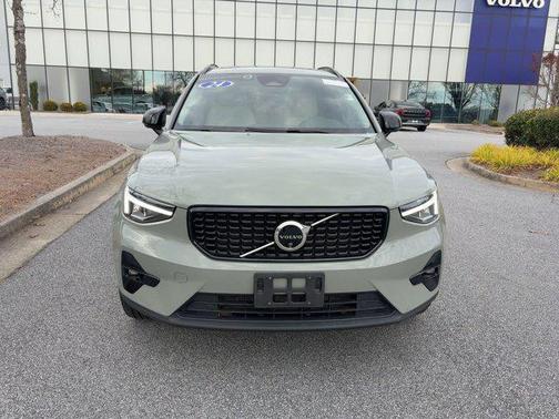 2024 Volvo XC40 B5 Plus Dark Theme