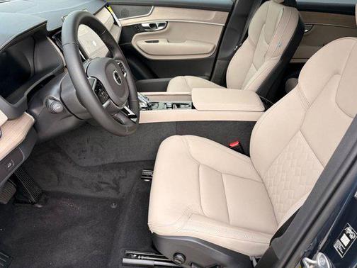 2026 Volvo XC90 Plus, B5 AWD Gas (mild hybrid), Gasoline, Bright, 7 Seats