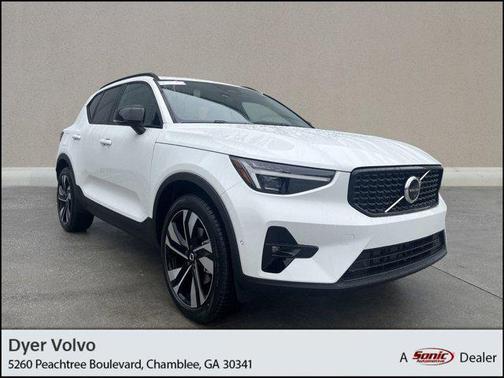 2025 Volvo XC40 B5 Ultra Dark Theme