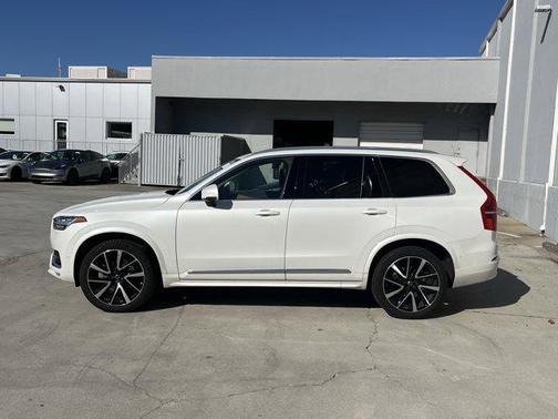 2024 Volvo XC90 B6 Plus Bright Theme 7-Seater