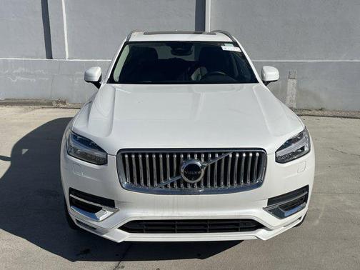 2024 Volvo XC90 B6 Plus Bright Theme 7-Seater