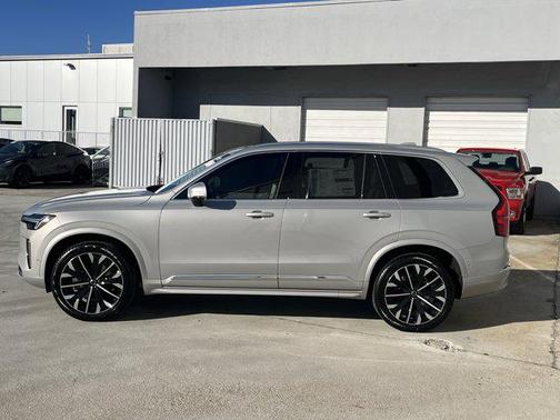 2025 Volvo XC90 B5 Ultra 7-Seater