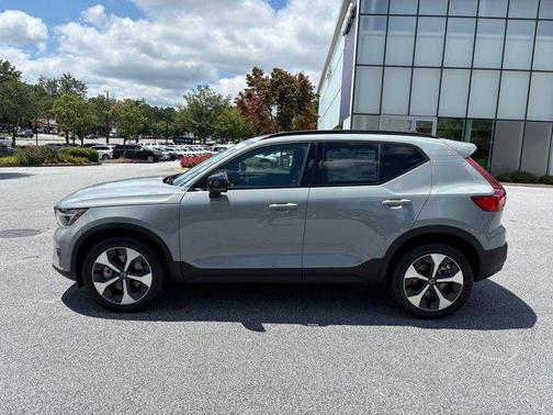 2026 Volvo XC40 B5 Plus