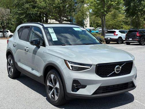 2026 Volvo XC40 B5 Plus