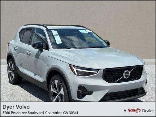 2026 Volvo XC40 B5 Plus
