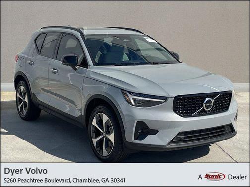 2025 Volvo XC40 B5 Plus Dark Theme