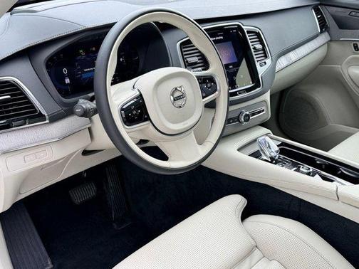 2025 Volvo XC90 Plug-In Hybrid T8 Ultra 6-Seater