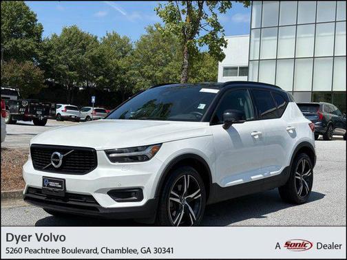 2022 Volvo XC40 T5 R-Design