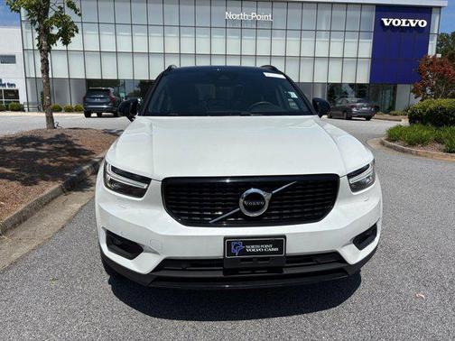 2022 Volvo XC40 T5 R-Design