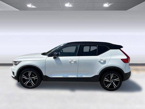 2022 Volvo XC40 T5 R-Design