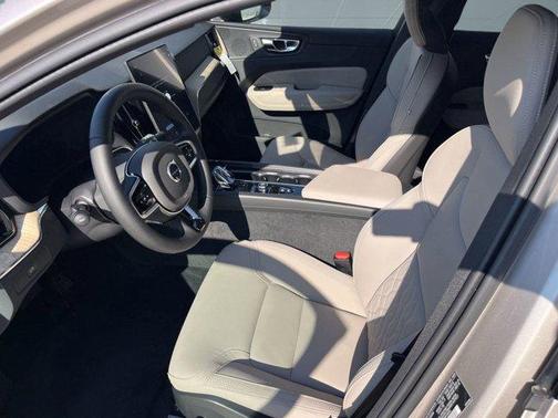 2026 Volvo XC60 B5 Core