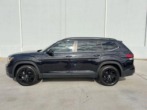 2022 Volkswagen Atlas 3.6L SE w/Technology