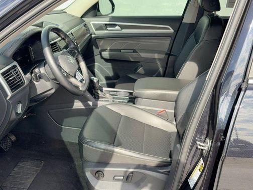 2022 Volkswagen Atlas 3.6L SE w/Technology