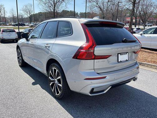 2023 Volvo XC60 B5 Ultimate Dark Theme