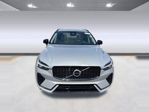 2023 Volvo XC60 B5 Ultimate Dark Theme