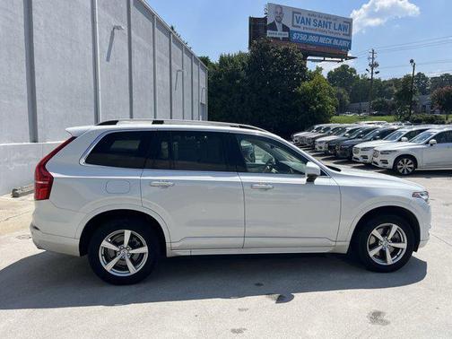 2017 Volvo XC90 T5 Momentum