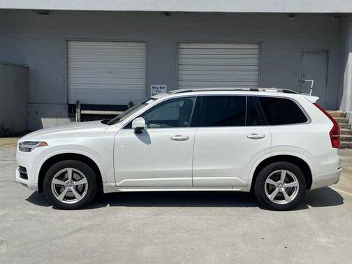2017 Volvo XC90 T5 Momentum