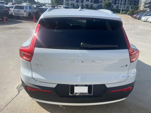 2025 Volvo XC40 B5 Plus Bright Theme
