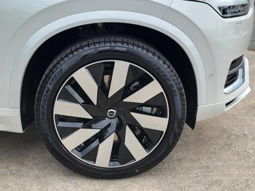 2024 Volvo XC90 Recharge Plug-In Hybrid T8 Plus Bright Theme 7-Seater