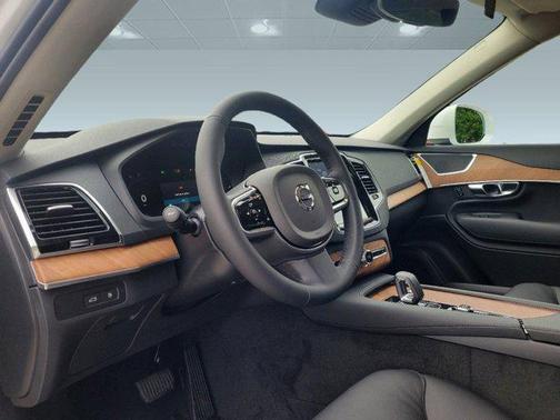 2024 Volvo XC90 Recharge Plug-In Hybrid T8 Plus Bright Theme 7-Seater
