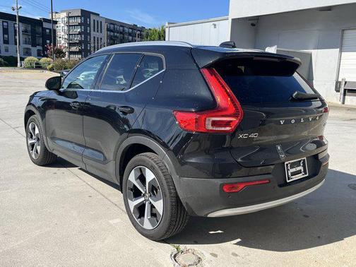 2025 Volvo XC40 B5 Plus Bright Theme