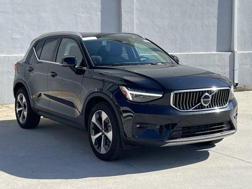 2025 Volvo XC40 B5 Plus Bright Theme