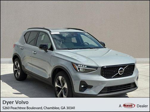 2025 Volvo XC40 B5 Plus Dark Theme