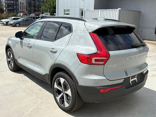 2025 Volvo XC40 B5 Plus Dark Theme