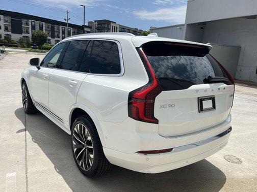 2025 Volvo XC90 B5 Plus 7-Seater