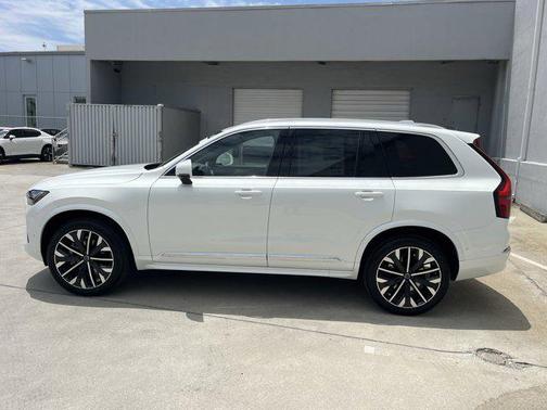 2025 Volvo XC90 B5 Plus 7-Seater