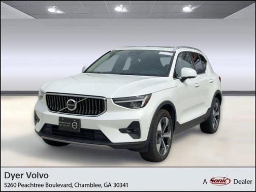 2025 Volvo XC40 B5 Plus Bright Theme