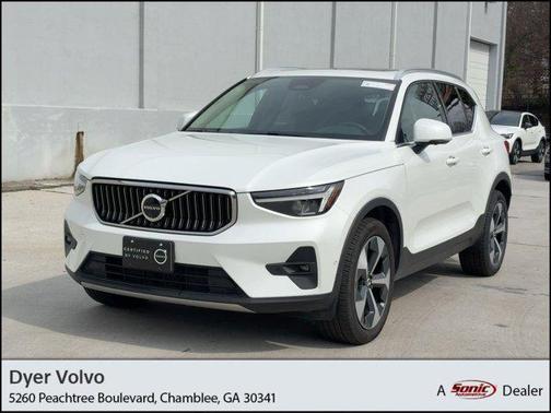 2025 Volvo XC40 B5 Plus Bright Theme