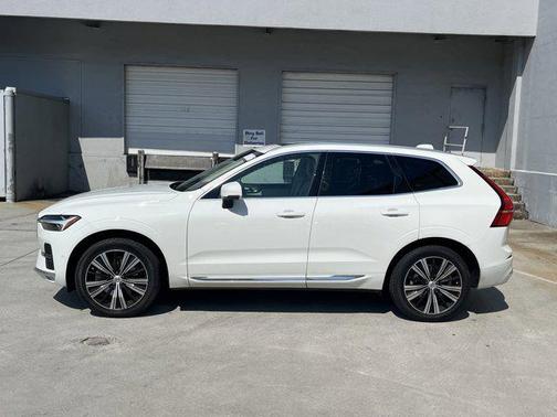 2022 Volvo XC60 B6 Inscription