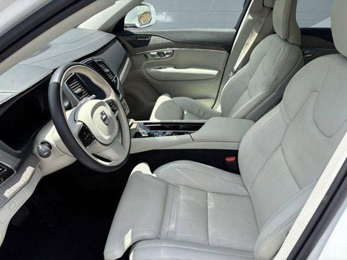 2024 Volvo XC90 B6 Ultimate Bright Theme 7-Seater