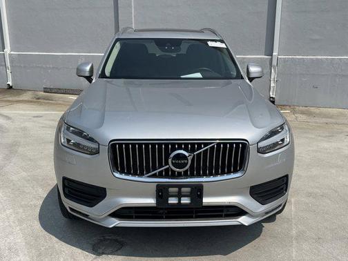 2022 Volvo XC90 T6 Momentum