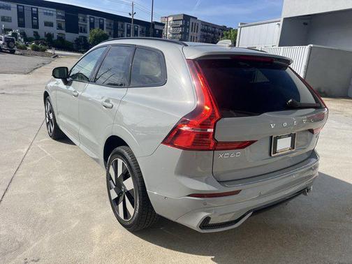 2025 Volvo XC60 Plug-In Hybrid T8 Plus